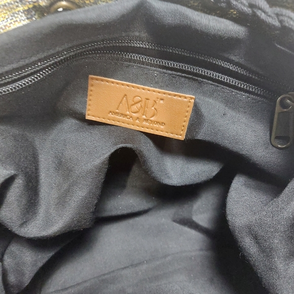 American & Beyond Shoulder Handbag - Picture 12 of 13